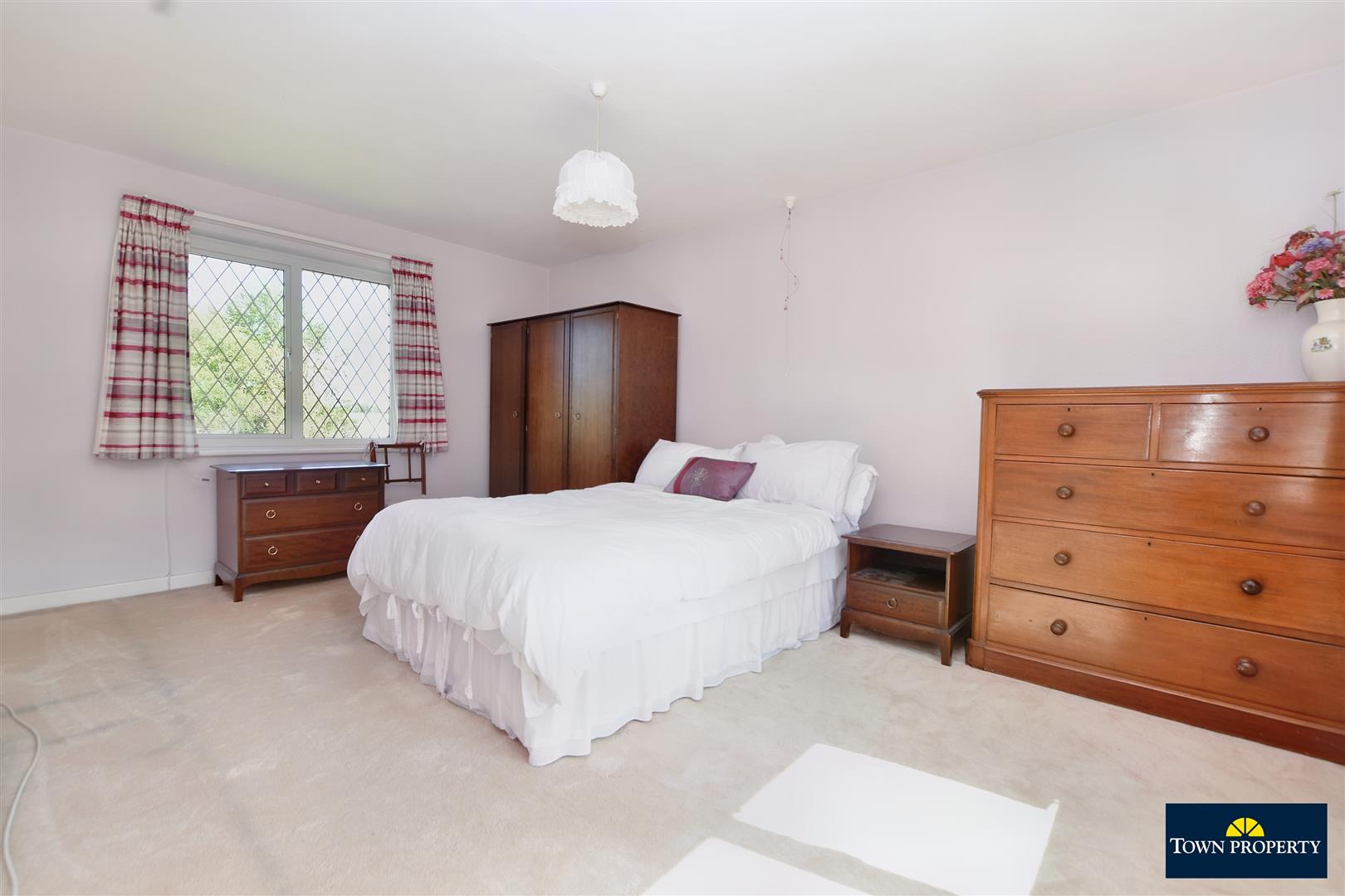 Property Details for Kings Drive Eastbourne BN21 2UH Town Property